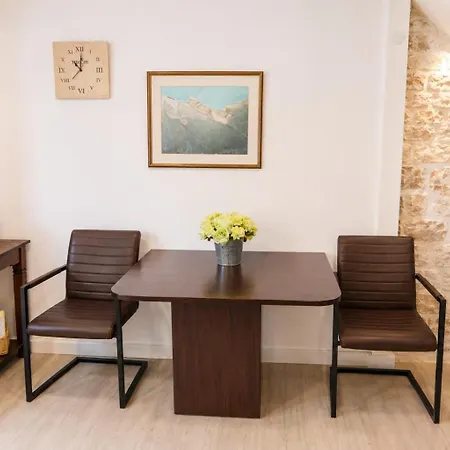 Gostinjska kuća Square 3*