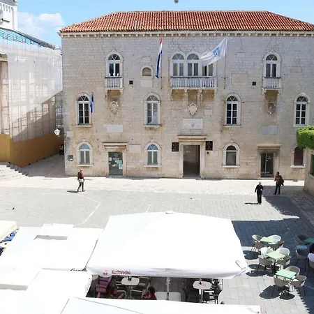 Gostinjska kuća Square
