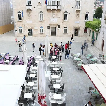 Square Gostinjska kuća 3*